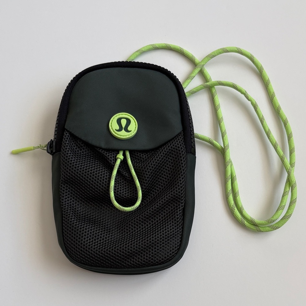 Lululemon take it on crossbody pouch